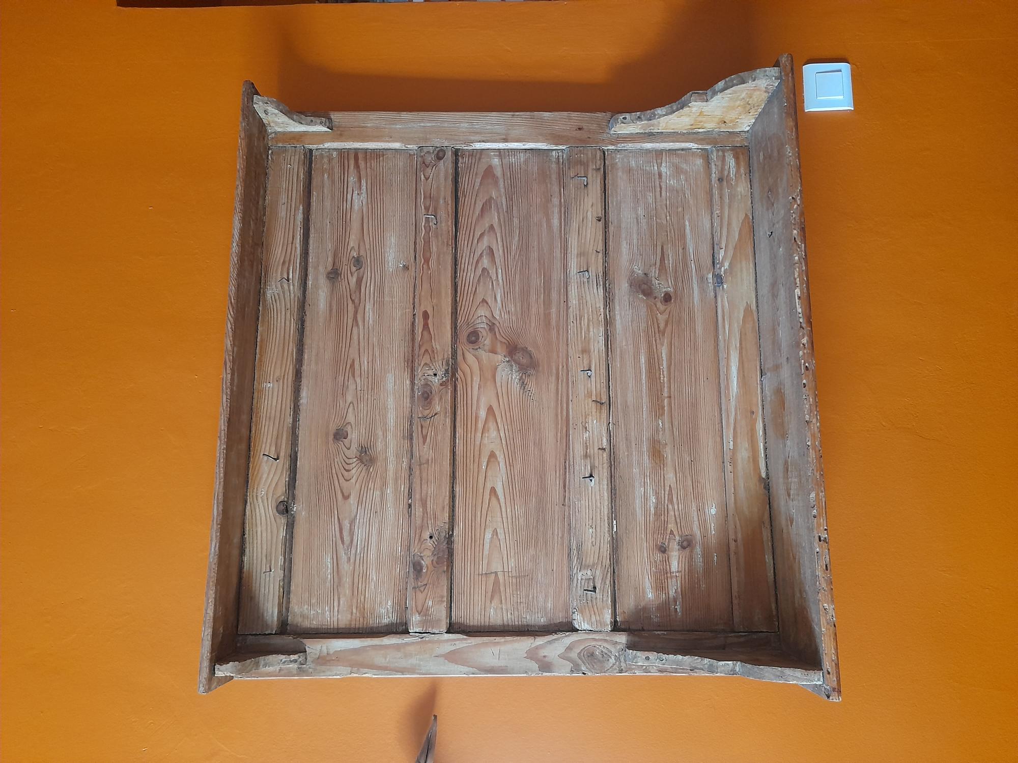 Étagère à casseroles suspendue en métal noir fixée au mur avec 10