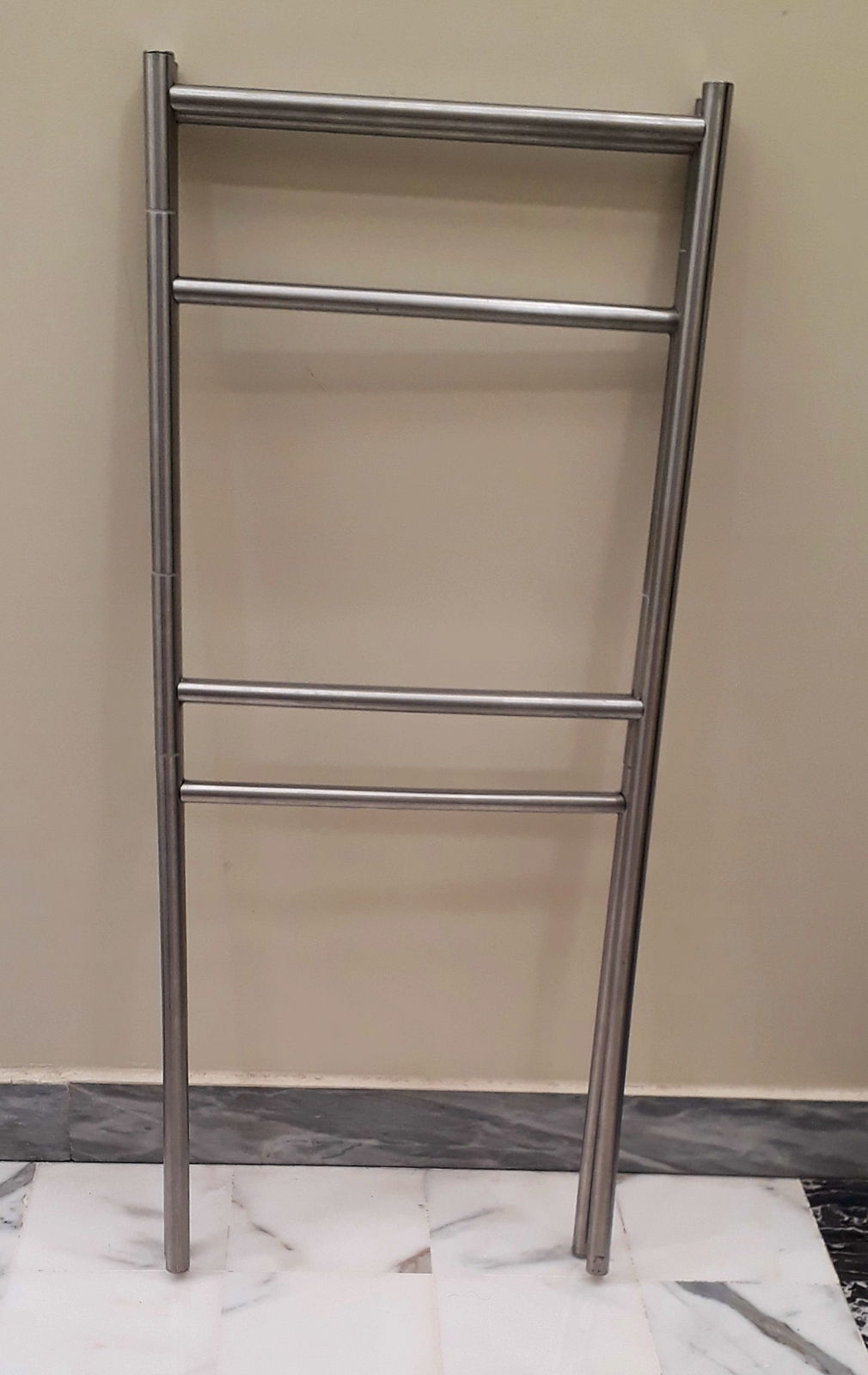 Porteserviette extensible IKEA / Towel rack Ikea Brogrund sur