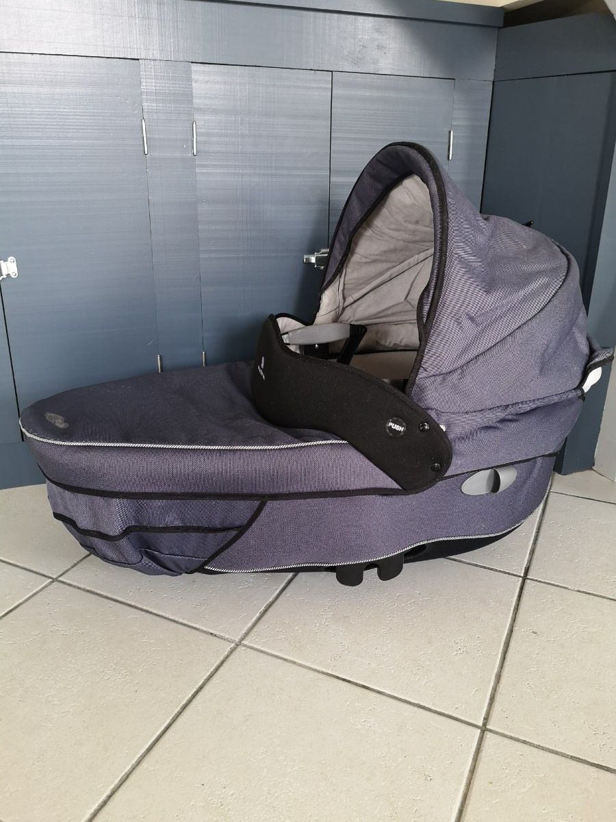 Vends Nacelle Bebe Confort Windoo Grise Anthracite Et Son Matelas Sur Gens De Confiance